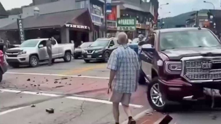 Conductora sufre convulsiones y causa atropellamiento múltiple en Tennessee