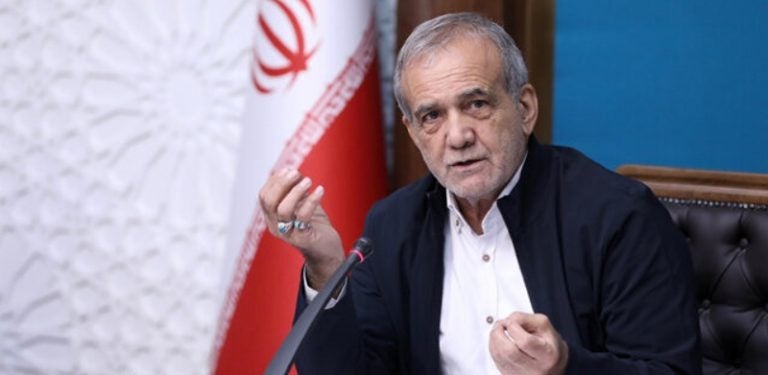 Presidente de Irán dice que no violarán el alto el fuego, a menos que Israel también lo haga