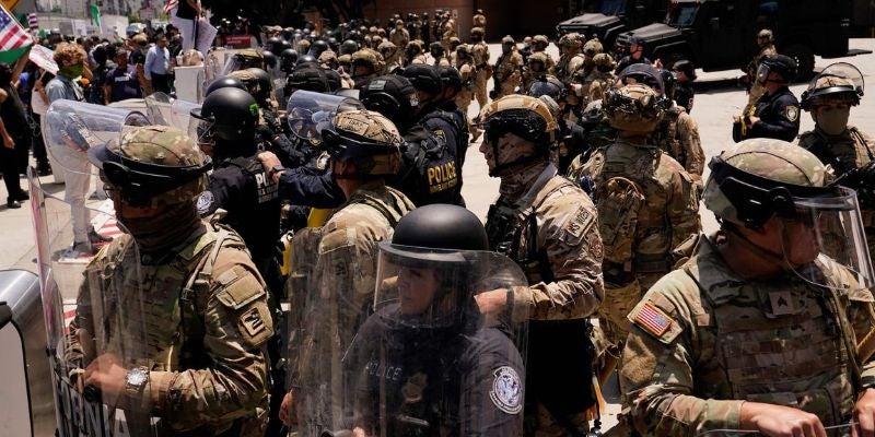 Trump ordena despliegue de marines en las calles de Los Ángeles