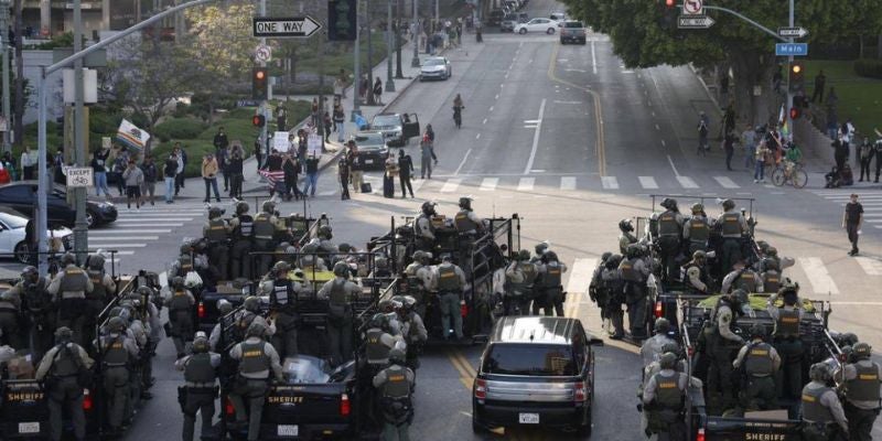 Trump ordena despliegue de marines en las calles de Los Ángeles
