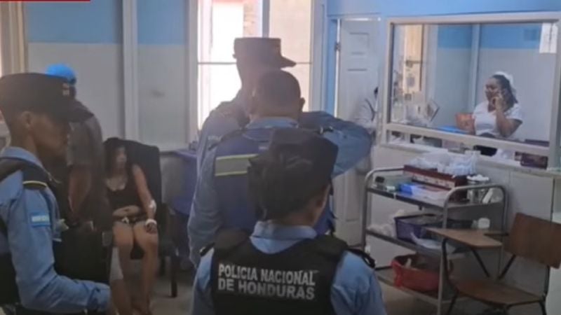 Hombre le dispara a su esposa