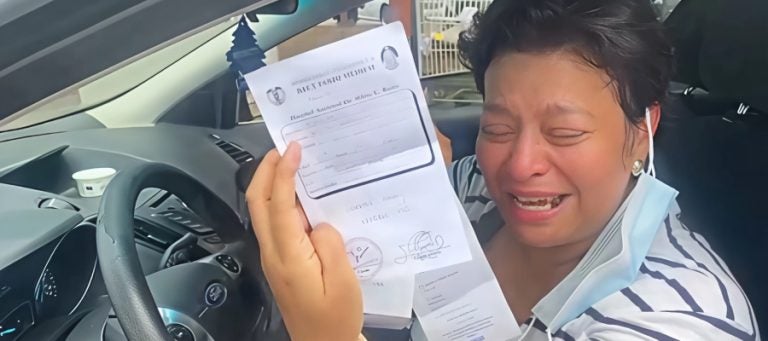 mujer llorando por multa en SPS
