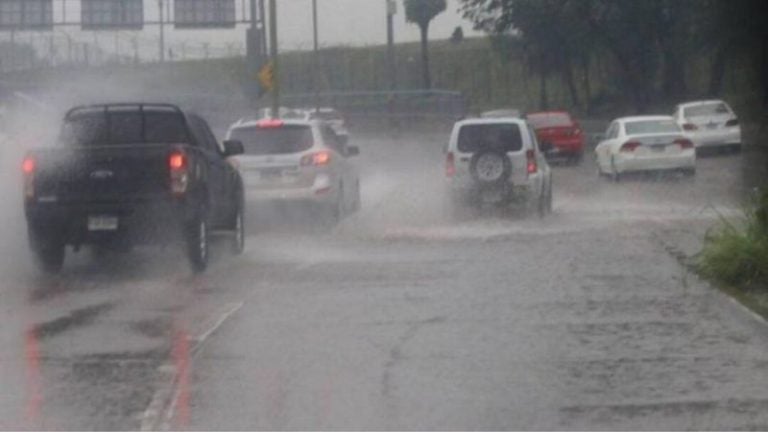 Onda tropical entra al Honduras