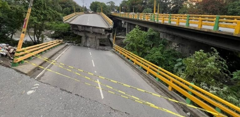 Rutas alternas que puede tomar tras colapso de puente cerca de Expocentro, SPS