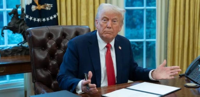 Trump expresa indignación ante violación de cese al fuego entre Israel e Irán
