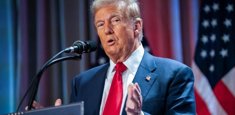 Tras ataques a Irán, Trump alerta sobre los precios del petróleo