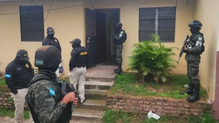 Allanamiento residencial Plaza pornografía infantil