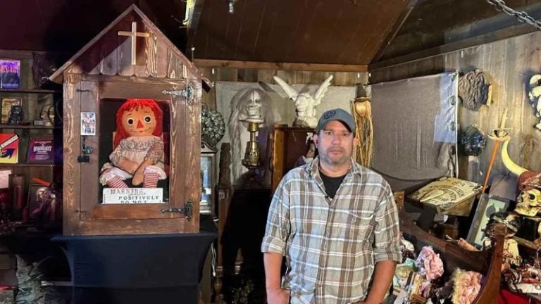 Muere cuidador de la muñeca "Annabelle"