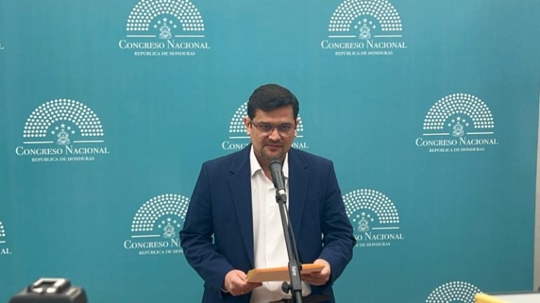 Actividades legislativas continúan paralizadas; otorgan asueto a empleados