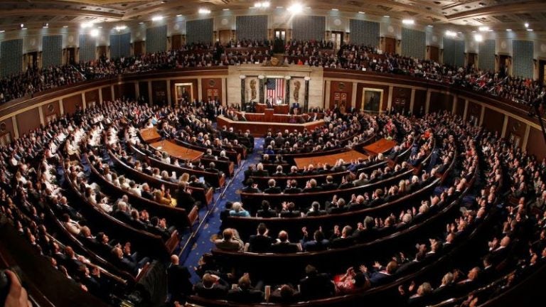Cámara Baja inicia debate sobre plan fiscal de Trump con reto de aprobarlo para el viernes.
