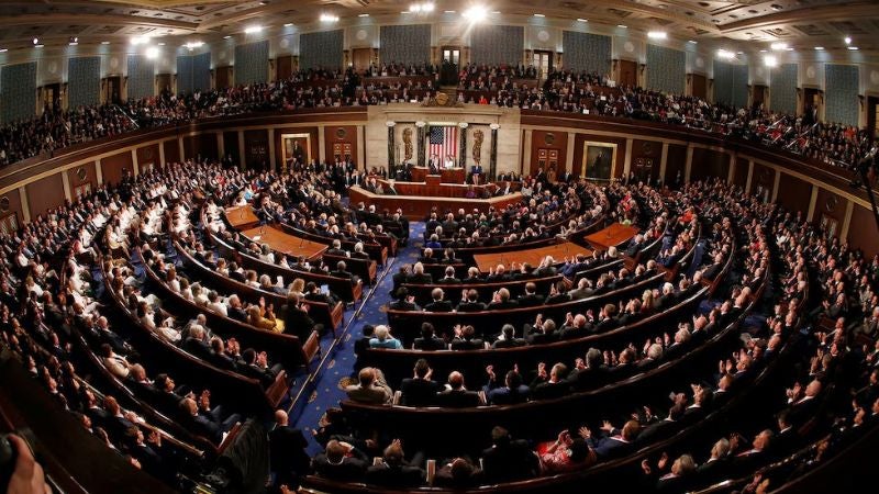 Cámara Baja inicia debate sobre plan fiscal de Trump con reto de aprobarlo para el viernes.