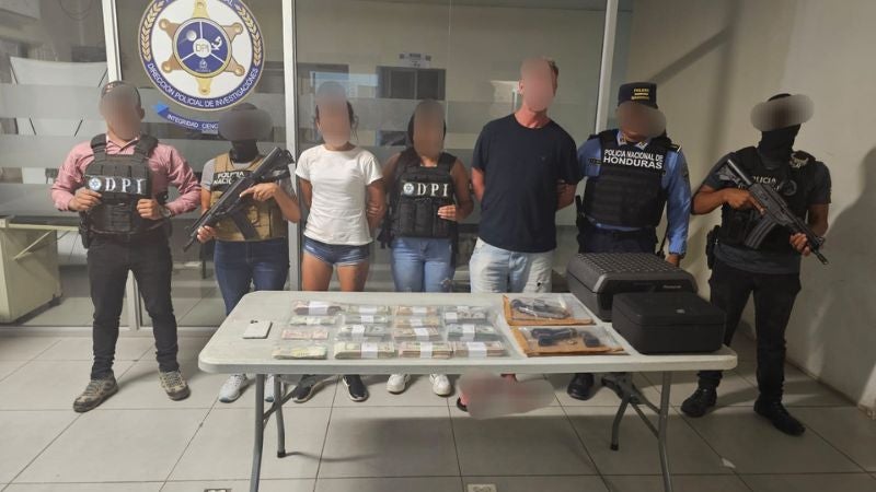Canadiense y hondureña dinero La Ceiba