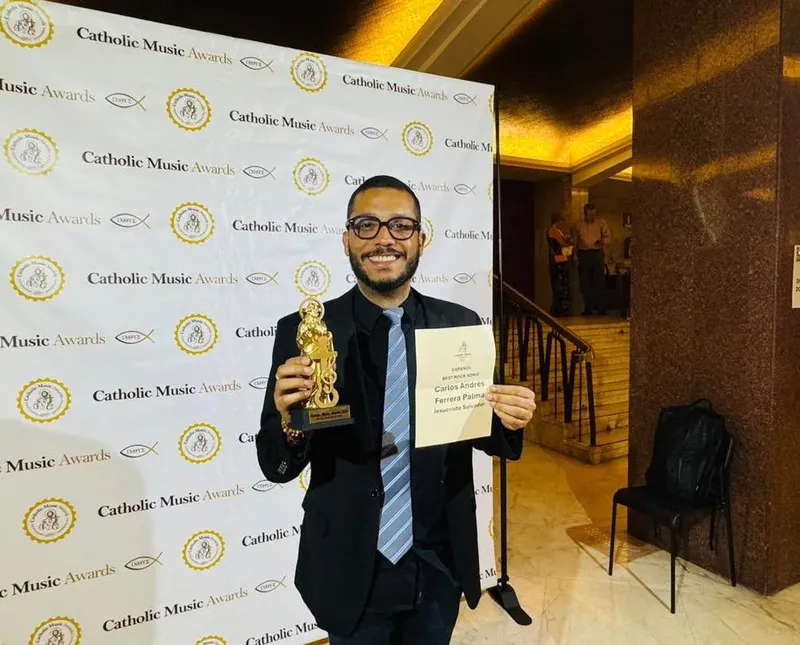Carlos Andrés cantante católico