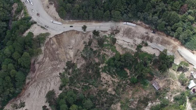 Habilitan paso provisional en la CA-4 tras falla geológica en Ocotepeque