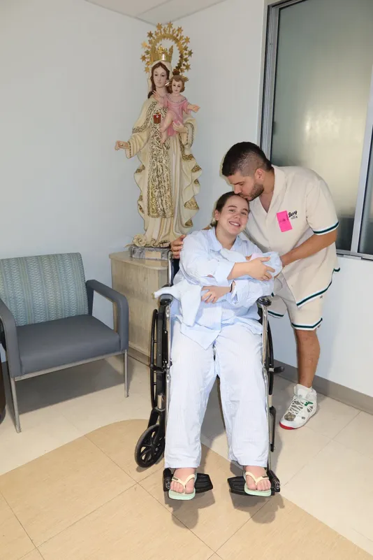 Chavi y Antonia con su bebé