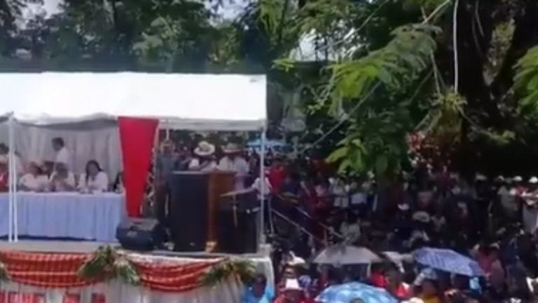 Pobladores abuchean discurso de viceministro de Educación en Gracias, Lempira