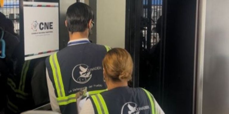 Conadeh llega al CNE para verificar respeto a derechos mientras ATIC secuestra documentos