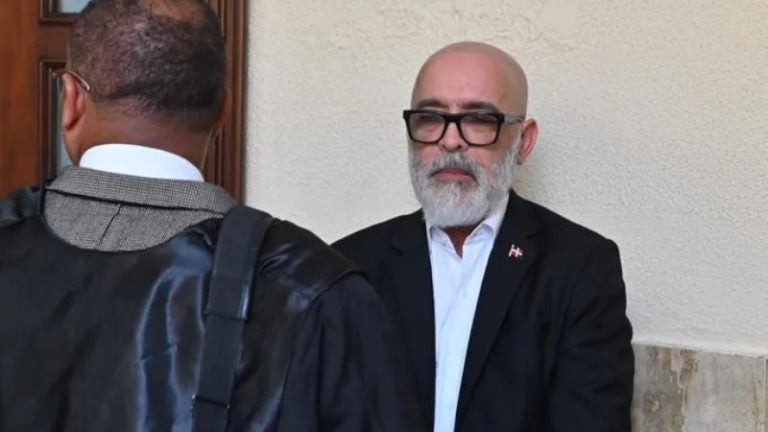 Detective que defendió a JOH se declara en huelga de hambre en la cárcel