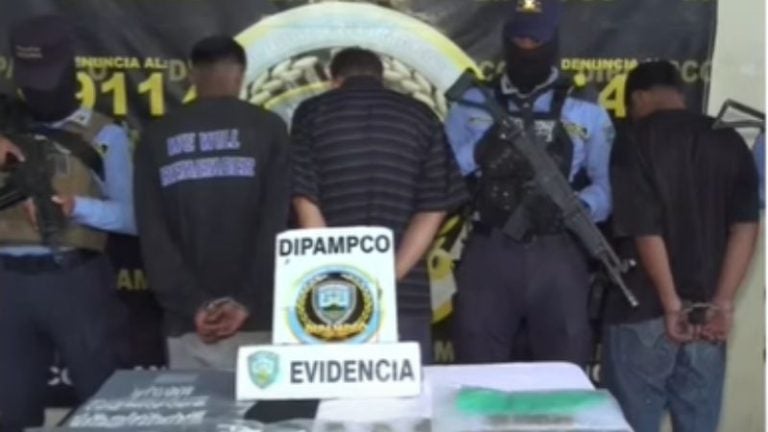 “Él venía de trabajar”: mujer defiende a su sobrino detenido por supuesto vínculo con la 18