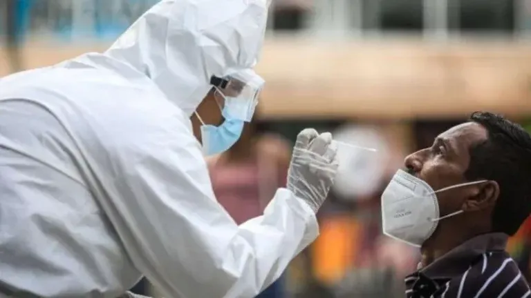 IHSS decreta uso permanente de mascarillas por brotes de COVID-19