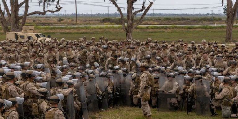 EE.UU. envía 200 marines a Florida para reforzar control migratorio