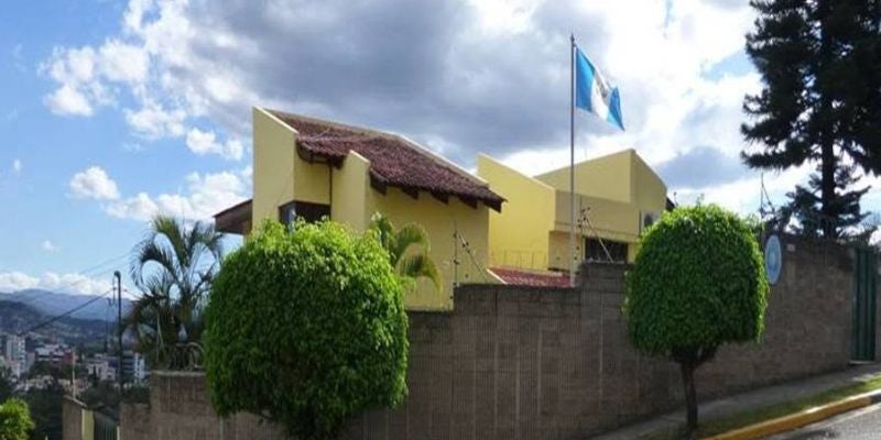 Guatemala nombra a Marco Livio Díaz embajador en Honduras tras salida de la SAT 