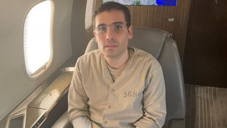 Fiscalía de EE. UU. retira cargos contra hijo de “El Chapo” Guzmán
