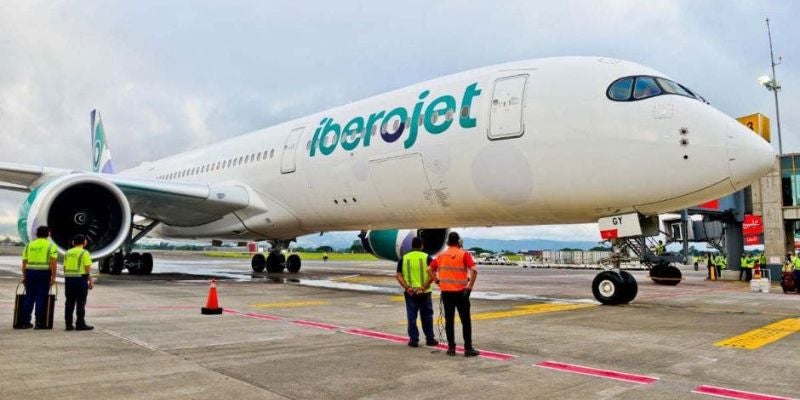 Hondureños varados en Madrid denuncian desinformación y falta de apoyo tras cancelaciones de Iberojet
