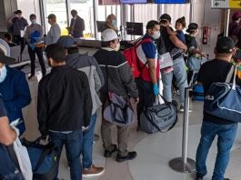 Hondureños varados en Madrid denuncian desinformación y falta de apoyo tras cancelaciones de Iberojet