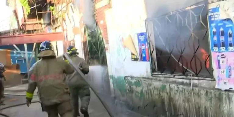 Voraz incendio consume oficina de taxis en San Pedro Sula