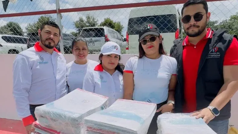 Entregan más de 1,000 títulos de propiedad en Orica, Francisco Morazán