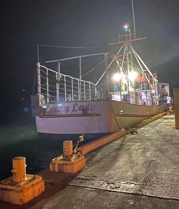 Desaparece embarcación con 18 tripulantes en Guanaja