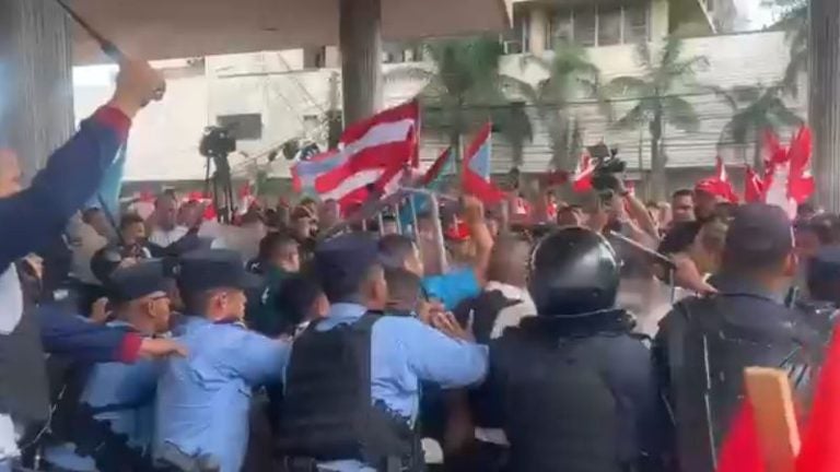 Policías y seguridad del CN agreden a diputados y simpatizantes del Partido Liberal