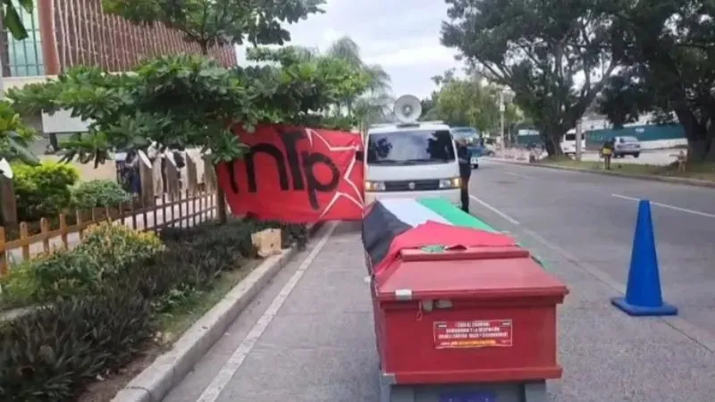 Simpatizantes de Libre protestan frente a embajada de EE. UU.