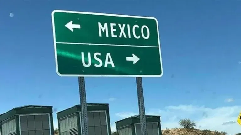 pareja se autodeporta a México