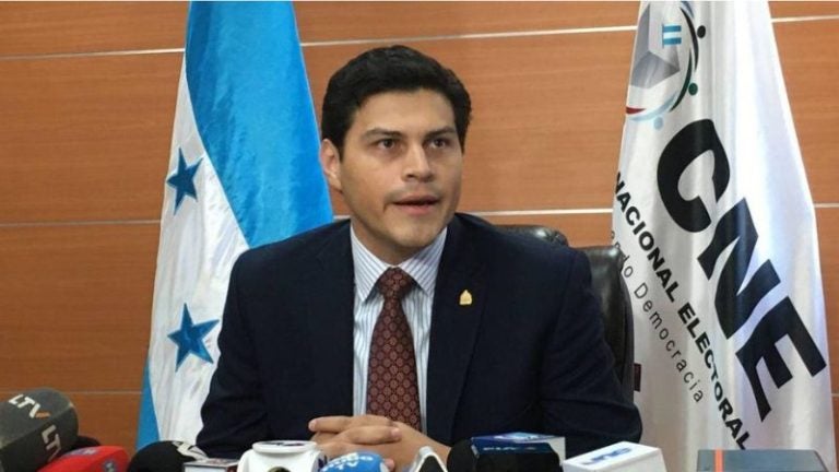 Marlon Ochoa se niega nuevamente a participar en sesión del pleno del CNE