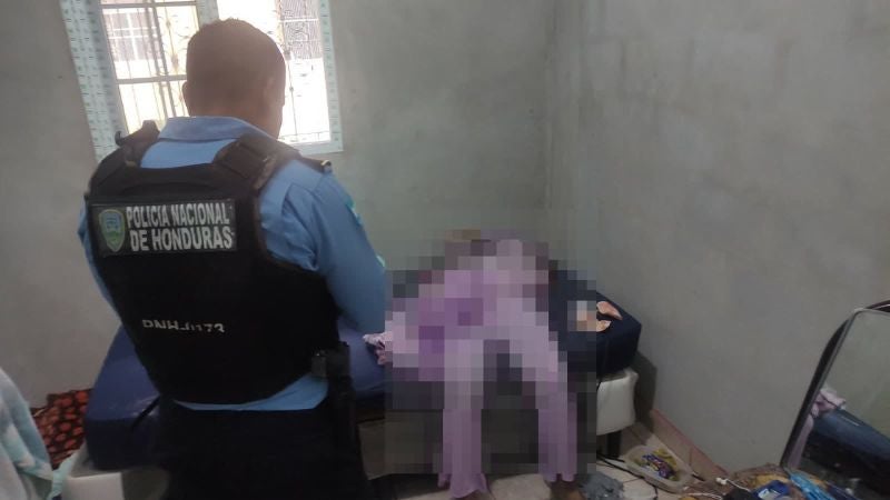 mujer Policía en Villa los Laureles (2)