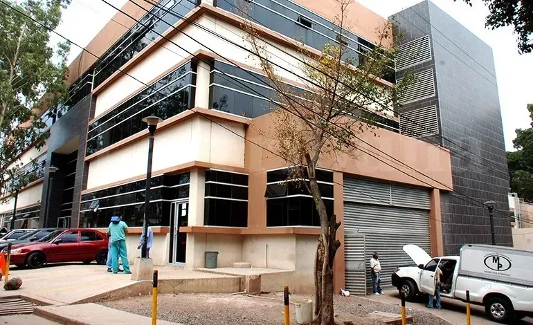 Hombre muere apuñalado El Chiverito