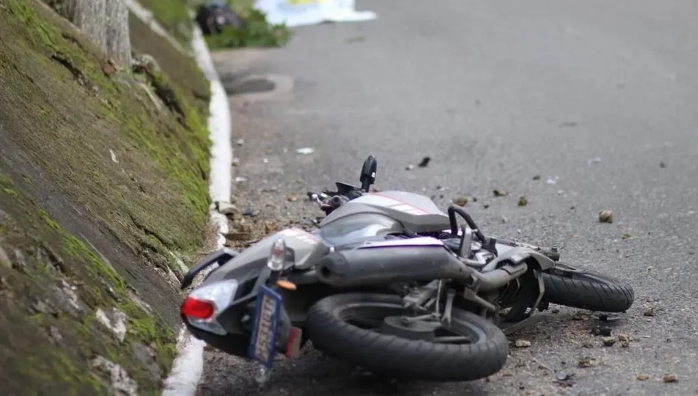 Niño en motociclista atropella hombre CA-4