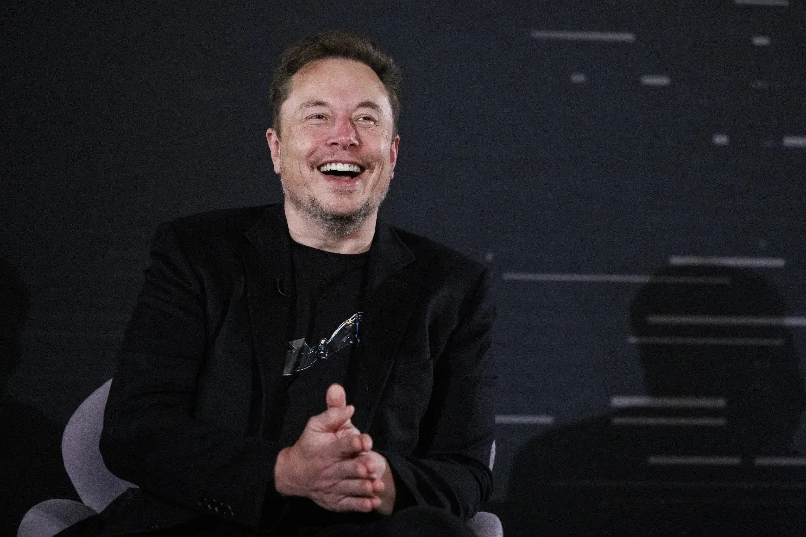 Elon Musk ojo biónico