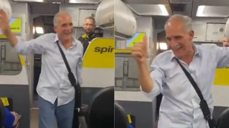 Nasry Asfura aborda vuelo comercial y recibe cálido apoyo de pasajeros