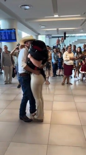 Olanchano matrimonio a su novia en Palmerola