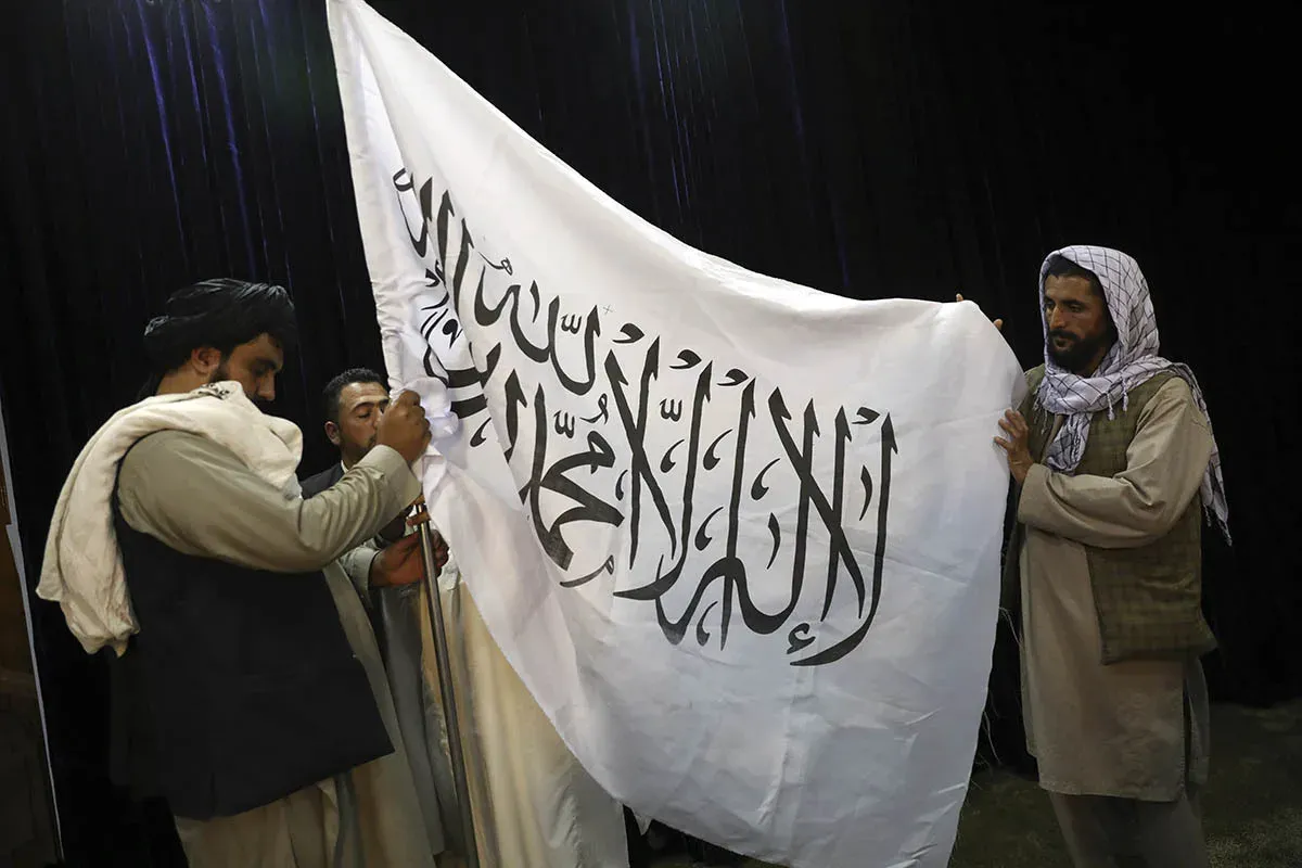 Rusia, primer país del mundo en reconocer a los talibanes como gobierno legítimo