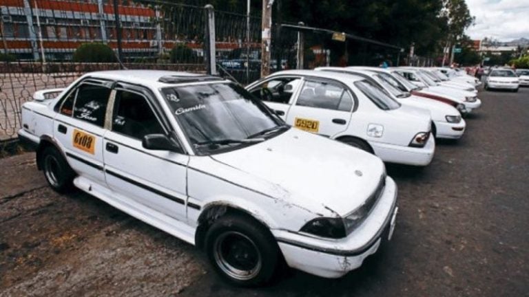 Taxistas anuncian protestas ante abandono gubernamental