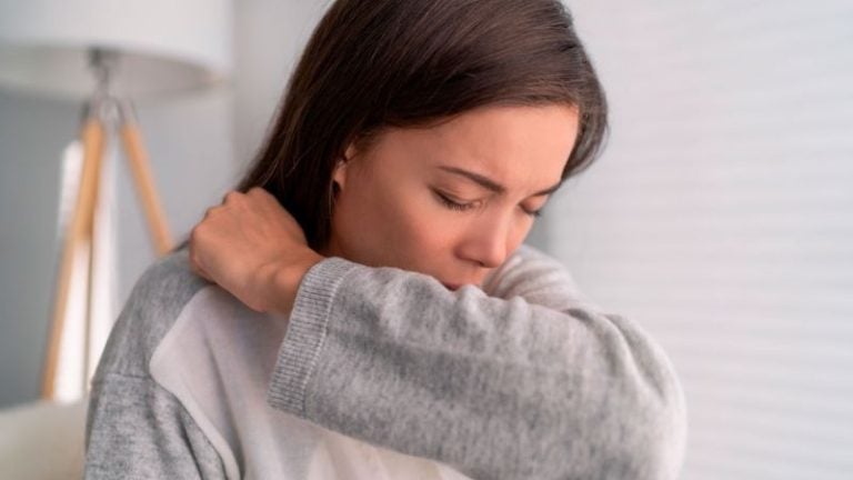 Tos persistente: causas más comunes y cuándo es una señal de alarma