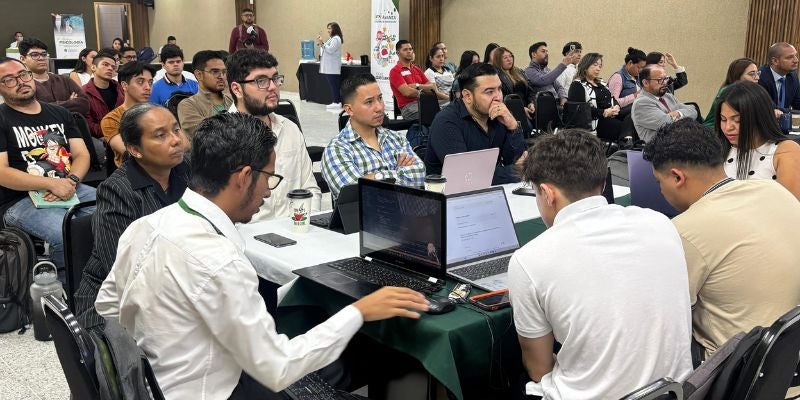 UTH Tegucigalpa celebra su primer Hackathon LegalTech con expositores de alto nivel