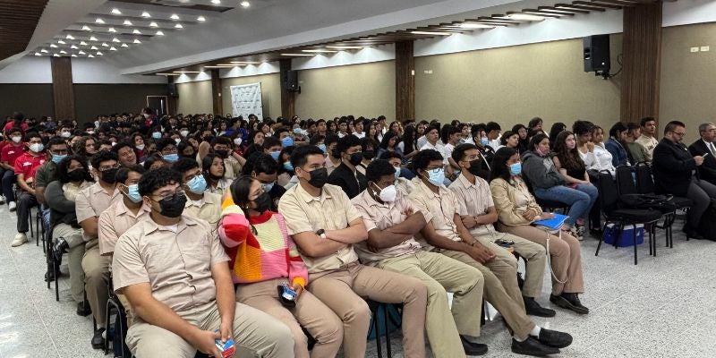Congreso Nacional en la UTH impulsa formación en IA e ingeniería para jóvenes