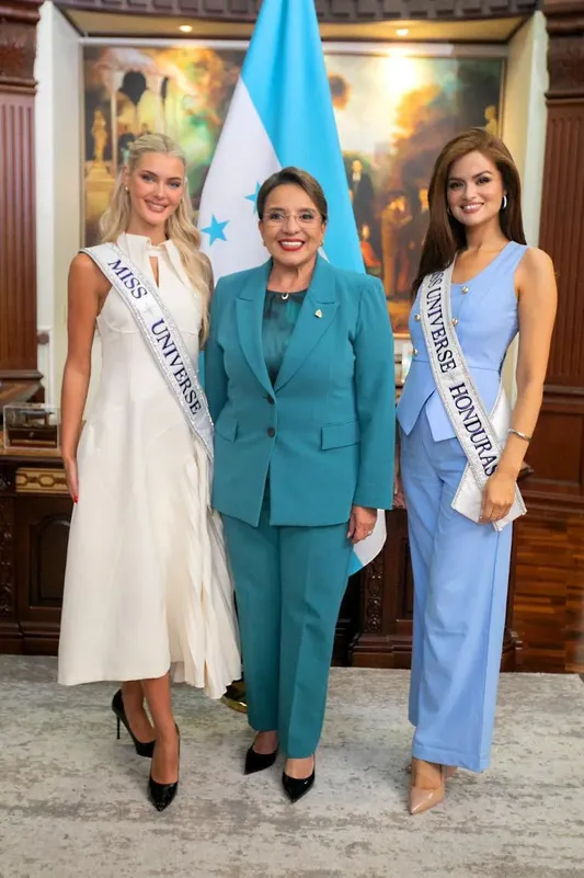 Visita de la Miss Universo a Casa Presidencial
