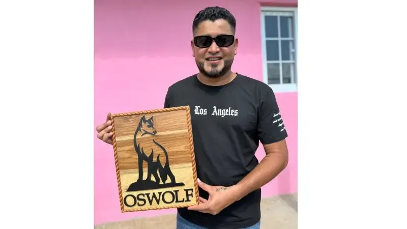 hondureño construye casa