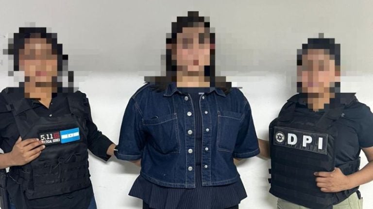 Ingeniera civil es detenida en TGU por presunta estafa y uso de documentos falsos